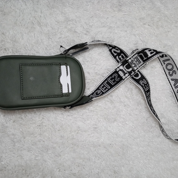 GUESS CROSSBODY SPORTS BAG - Picture 4 of 4